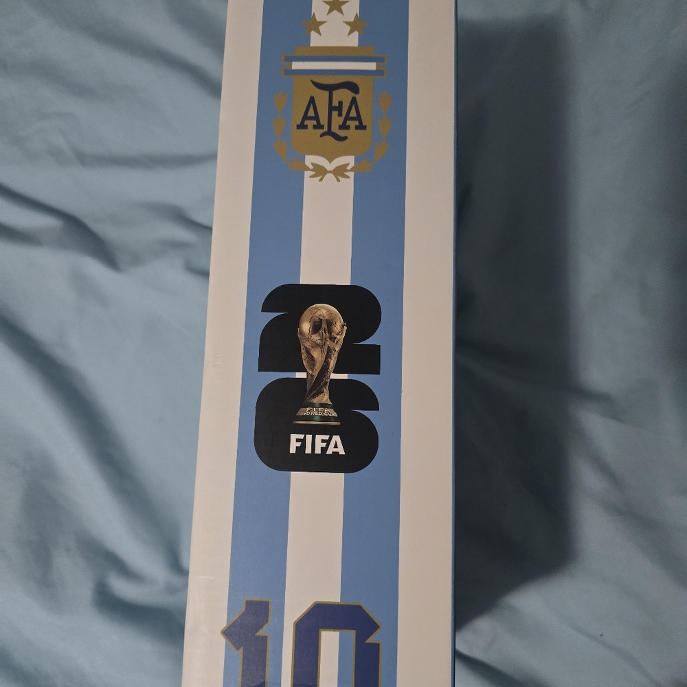 Stanley Striped Blue and White Tumbler with Gold Accents MESSI FIFA 2026 - Picture 7 of 7